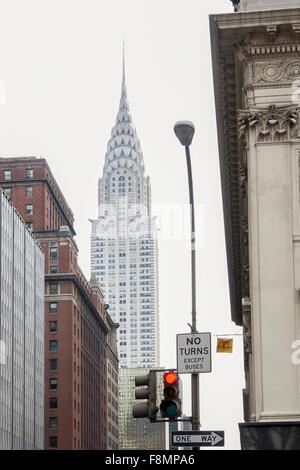 Le Chrysler Building vu depuis la 42e rue à Manhattan Banque D'Images