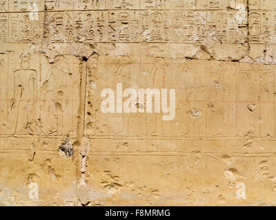 Quadrillage sur un mur à l'intérieur du temple de Ramsès II à proximité du Temple de Seti I à Abydos, Egypte Banque D'Images