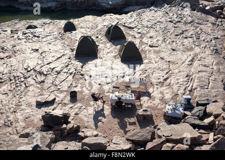 Camping en basse Fish River Canyon - Région Karas, Namibie, Afrique Banque D'Images