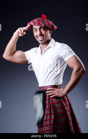 Les traditions écossaises concept avec personne portant kilt Banque D'Images