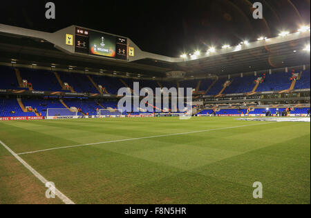 White Hart Lane, Londres, Royaume-Uni. Dec 10, 2015. L'UEFA Europa League. Tottenham Hotspur contre l'AS Monaco. Vue générale à l'intérieur du stade avant le match. Credit : Action Plus Sport/Alamy Live News Banque D'Images