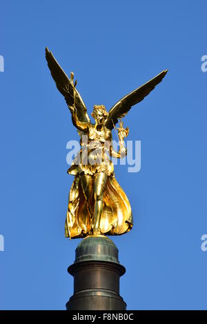 Munich, Allemagne - statue dorée appelé ange de paix (allemand friedensengel) Banque D'Images