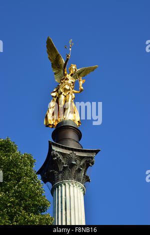 Munich, Allemagne - statue dorée appelé ange de paix (allemand friedensengel) Banque D'Images