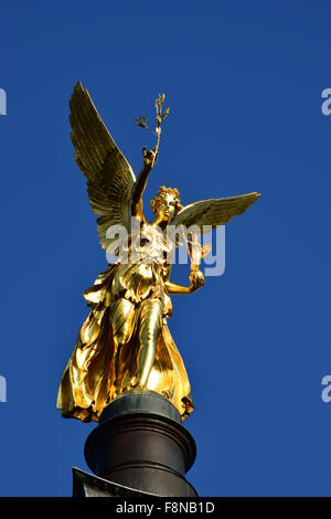 Munich, Allemagne - statue dorée appelé ange de paix (allemand friedensengel) Banque D'Images