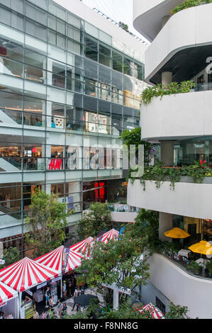 Atrium de l'EM, en face du Centre Commercial Quartier Emporium sur Sukhumvit Road, Bangkok, Thaïlande Banque D'Images