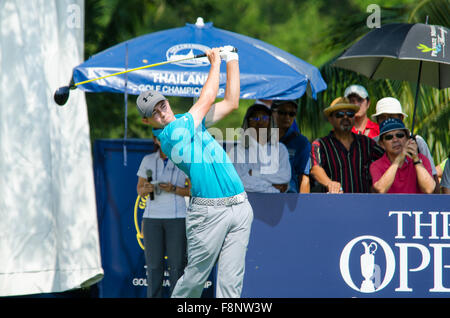 Chonburi, Thaïlande. Dec 10, 2015. SMatthew Fitzpatrick de l'Angleterre joueur dans le Championnat de Golf de Thaïlande 2015 (tournoi sur le Tour asiatique) à Amata Spring Country Club le 10 décembre 2015 à Chonburi, Thaïlande. Credit : Chatchai Somwat/Alamy Live News Banque D'Images