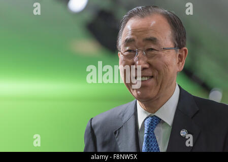 Paris, France. Dec 10, 2015. Le Secrétaire Général des Nations Unies Ban Ki Moon prononce une allocution lors d'une cérémonie de remise de prix lors de la COP 21 Conférence des Nations Unies sur les changements climatiques. Raa : Jonathan/Pacific Press/Alamy Live News Banque D'Images