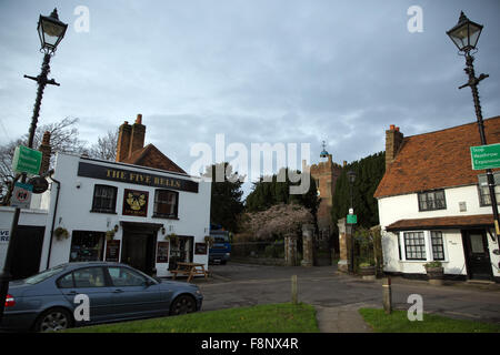 Londres, Royaume-Uni. 10 Décembre, 2015. L'expansion d'Heathrow 'Stop' avis dans d'Harmondsworth village le jour prévu pour le premier ministre David Cameron prend la décision finale quant à l'augmentation des pistes 3e. Credit : Mark Kerrison/Alamy Live News Banque D'Images