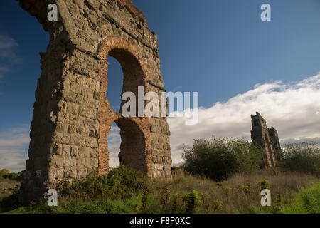 Les aqueducs romains, Rome, Latium, Italie Banque D'Images