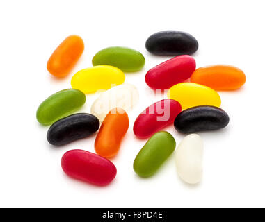 Jelly Beans colorés sur fond blanc Banque D'Images