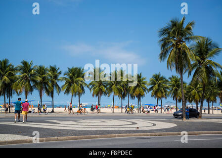 Avenue de l'Atlantique et de la plage de Copacabana, Rio de Janeiro, Brésil Banque D'Images