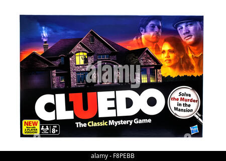 Cluedo jeu de mystère du meurtre de classique pour trois à six joueurs sur un fond blanc Banque D'Images