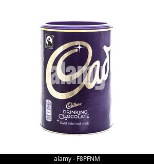 Tin de Cadbury's Commerce Équitable Chocolat potable sur fond blanc Banque D'Images