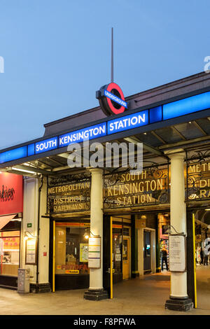 L'entrée de la station de métro South Kensington, London,UK Banque D'Images