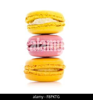 Macarons français sur un fond blanc Banque D'Images