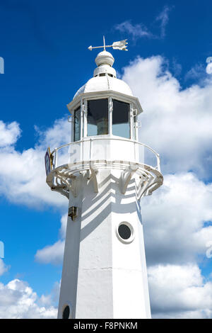 Le phare sur l'avant-port Mur à Mevagissey Cornwall England UK Europe Banque D'Images