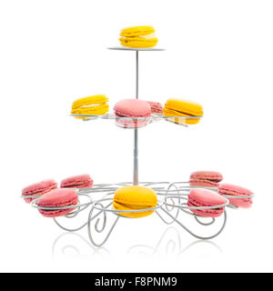 Macarons français sur retro cake stand Banque D'Images