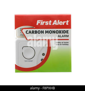 Première Alerte CO Monoxyde de carbone Alarme sur un fond blanc Banque D'Images