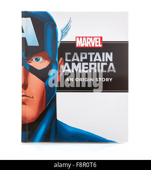 Livre Marvel Captain America une origine histoire sur un fond blanc Banque D'Images