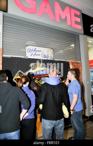 'Fallout 4' jeu vidéo lancement au magasin de jeux dans le centre commercial Bullring Où : Birmingham, Royaume-Uni Quand : 09 Nov 2015 Banque D'Images