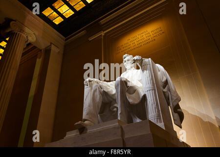 Lincoln Memorial est éclairée la nuit à Washington DC Banque D'Images