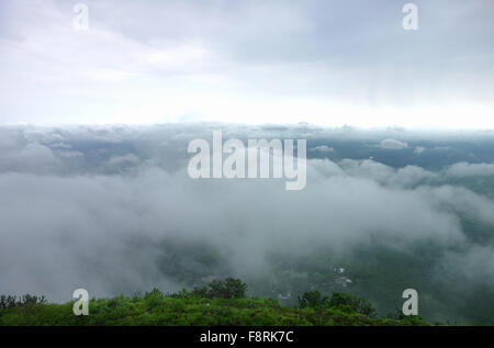 Vue du haut de la colline de mousson, Pavagadh Champaner-pavagadh parc archéologique, panchmahal district, Gujarat, Inde Banque D'Images