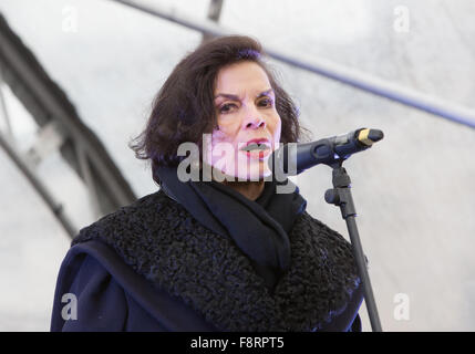 Bianca Jagger, ex-épouse de Mick Jagger, en parlant à l'augmentation de 1 milliards de dollars à l'appui de l'événement d'action contre la violence faite aux femmes Banque D'Images