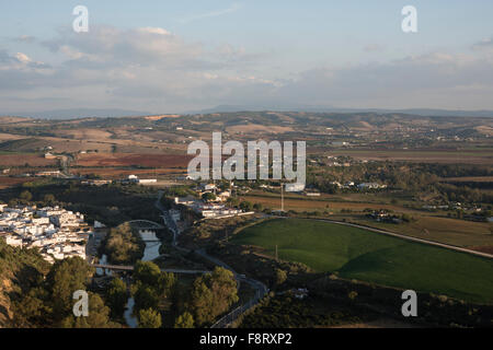 Vue depuis le sommet d'Arcos de la Frontera, Espagne. Banque D'Images