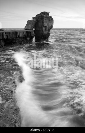 Pulpit Rock à Portland Bill, près de la Côte Jurassique, Weymouth, Dorset, Angleterre. Banque D'Images