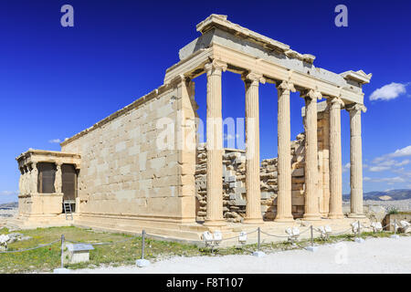 Athènes, Grèce. Erechtheion temple et le porche de l'cariatides. Banque D'Images