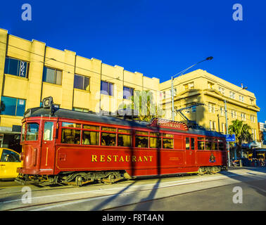 Le restaurant Colonial Tramcar de Melbourne, un circuit touristique en restaurant depuis un ancien tramway traditionnel de Melbourne, St Kilda, Australie Banque D'Images