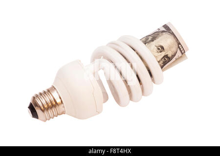 Ampoule à économie d'énergie 100 dollar bills sur fond blanc Banque D'Images