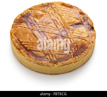 Gateau maison isolé sur fond blanc basque Banque D'Images