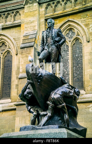 Statue en bronze du capitaine Matthew Flinders, à la cathédrale de St Paul, dans la ville de Melbourne, Australie Banque D'Images