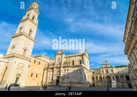 Place Piazza del Duomo avec la cathédrale en Lecce, Italie. Banque D'Images