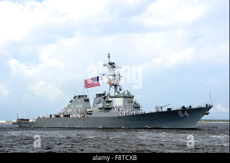 Lance-missiles le destroyer USS Carney Banque D'Images