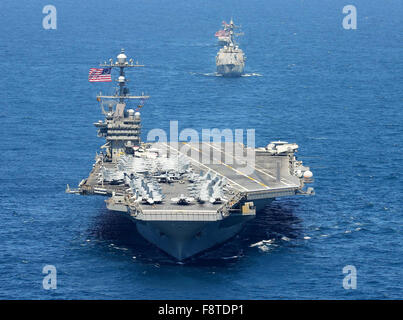 Le porte-avions USS George Washington Banque D'Images