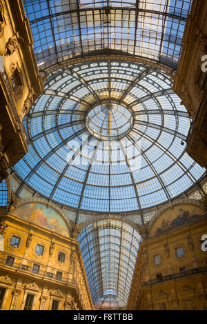 La Province de Milan, Milan, Lombardie, Italie. Dôme de verre de la galerie Vittorio Emanuele II galerie marchande. Banque D'Images