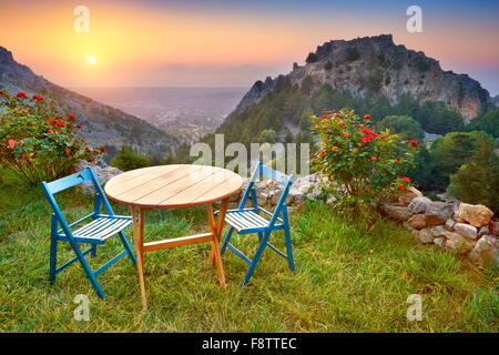 L'île de Kos, Grèce, coucher de soleil vue paysage de l'ancienne taverne du village de Pili Banque D'Images