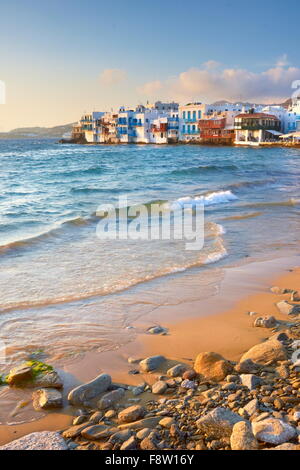 La ville de Mykonos, Chora (la Petite Venise) en arrière-plan, l'île de Mykonos, Cyclades, Grèce Banque D'Images