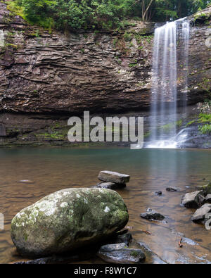 Cherokee Falls sur Daniel Creek à Cloudland Canyon State Park en Géorgie. Banque D'Images