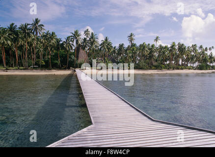 Îles Fidji, Viti Levu, Jean-Michel Cousteau Fiji Islands Resort, quai, embarcadère pour bateau de plongée Banque D'Images