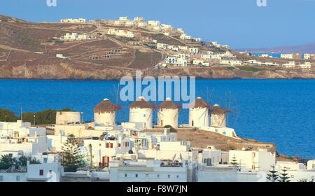 Moulins de Mykonos, le vieux port, Chora, île de Mykonos, Grèce Banque D'Images