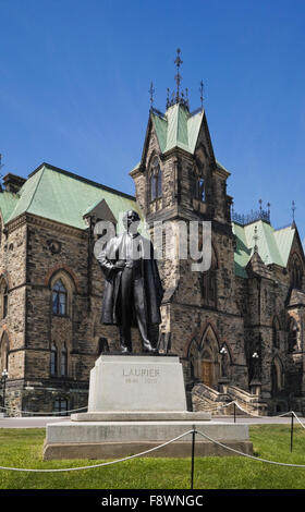 Wilfrid Laurier monument situé en face de l'Édifice de l'Est, Ottawa, Ontario, Canada Banque D'Images