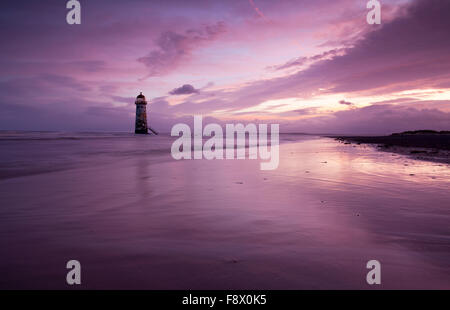 Plage de Talacre, Flintshire, au nord du Pays de Galles. 6e décembre 2015. Lever du soleil au phare de Talacre © Jamie Callister Banque D'Images
