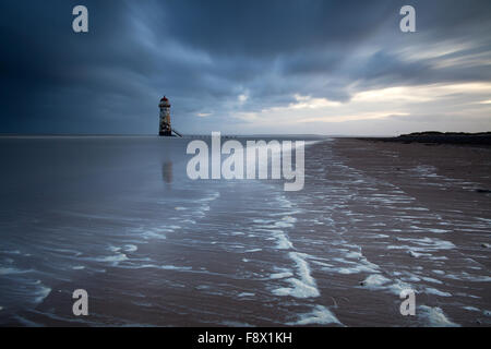 Plage de Talacre, Flintshire, au nord du Pays de Galles. 6e décembre 2015. Lever du soleil au phare de Talacre © Jamie Callister Banque D'Images