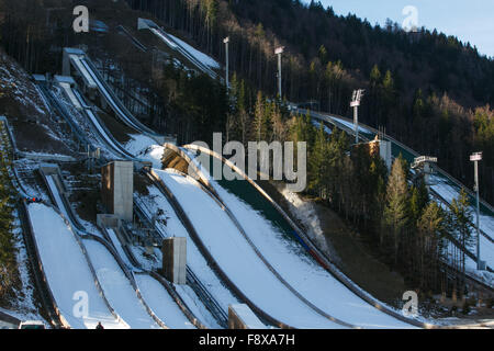 Planica. Dec 11, 2015. Photos prises le 11 décembre 2015 présente le nouveau centre nordique moderne à Planica, en Slovénie. Le Centre nordique de Planica a ouvert ses portes à Planica le vendredi et il sera l'hôte de la SIF Cross Country des compétitions de Coupe du Monde du 16 janvier au 17 janvier de l'année prochaine. © Luka Dakskobler/Xinhua/Alamy Live News Banque D'Images