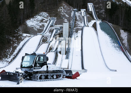 Planica. Dec 11, 2015. Photos prises le 11 décembre 2015 présente le nouveau centre nordique moderne à Planica, en Slovénie. Le Centre nordique de Planica a ouvert ses portes à Planica le vendredi et il sera l'hôte de la SIF Cross Country des compétitions de Coupe du Monde du 16 janvier au 17 janvier de l'année prochaine. © Luka Dakskobler/Xinhua/Alamy Live News Banque D'Images