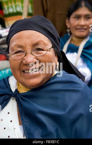 Les femmes au marché en Equateur Banque D'Images