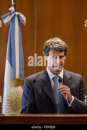 Buenos Aires, Argentine. Dec 11, 2015. Le ministre des Finances de l'Argentine Alfonso Prat Gay prononce une allocution lors de la présentation de son équipe économique à Buenos Aires, Argentine, le 11 décembre, 2015. © Martin Zabala/Xinhua/Alamy Live News Banque D'Images